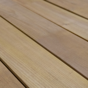 Robinie Terrassendielen, 23×118 mm, KD, glatt bombiert, seitlich genutet, keilgezinkt